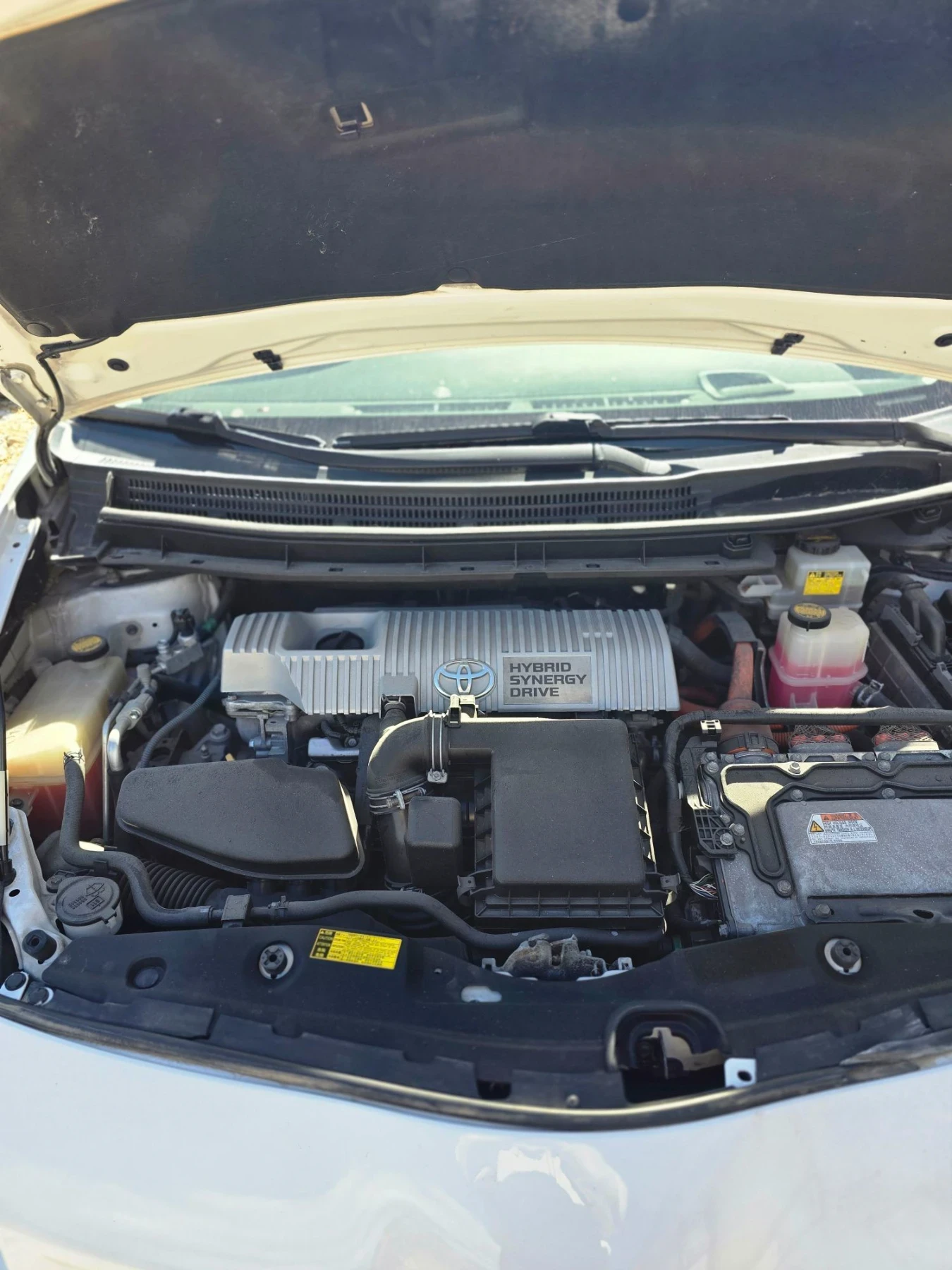 Toyota Prius Обслужен, снимка 14 - Автомобили и джипове - 56705776