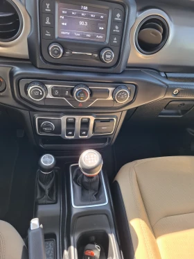 Jeep Wrangler 3, 6i SPORT - 59900 лв. - 44377510 13
