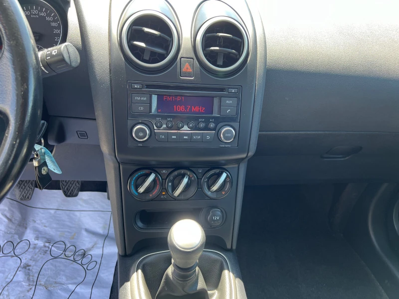 Nissan Qashqai 1.5dci, снимка 8 - Автомобили и джипове - 46355391