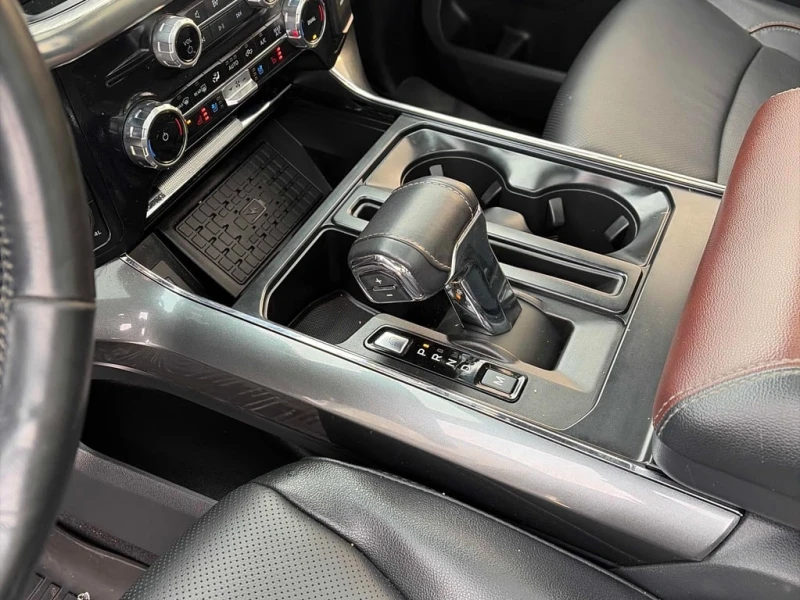 Ford F150 LARIAT 4WD SuperCrew 5.5' Box  CARFAX, снимка 11 - Автомобили и джипове - 53262561