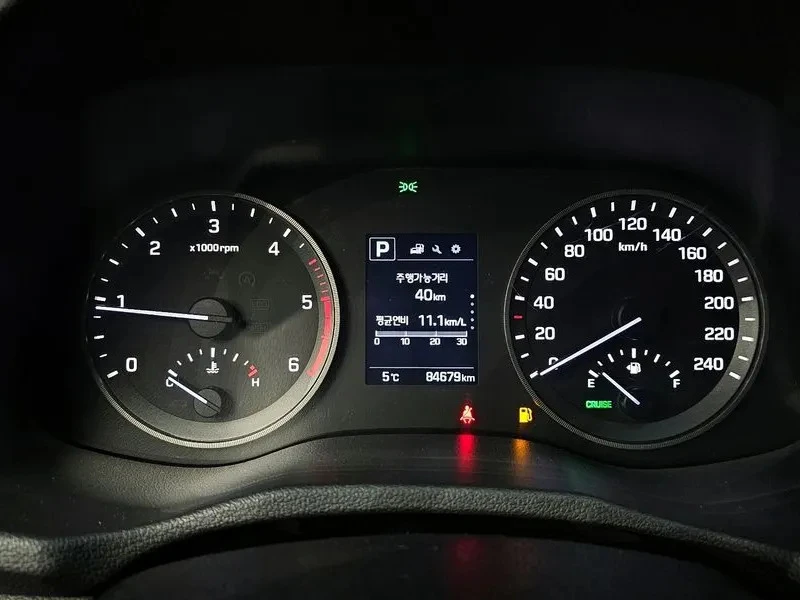 Hyundai Tucson 1.7 2Wd, снимка 6 - Автомобили и джипове - 55428510