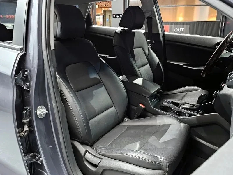 Hyundai Tucson 1.7 2Wd, снимка 8 - Автомобили и джипове - 55428510