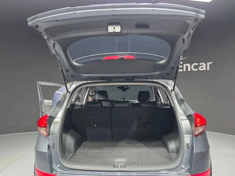 Hyundai Tucson 1.7 2Wd, снимка 9 - Автомобили и джипове - 55428510