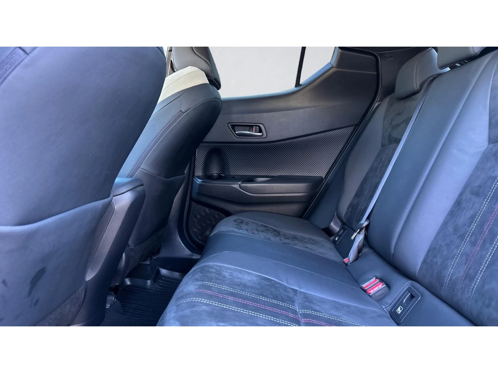 Toyota C-HR    580 . | Mobile.bg   11