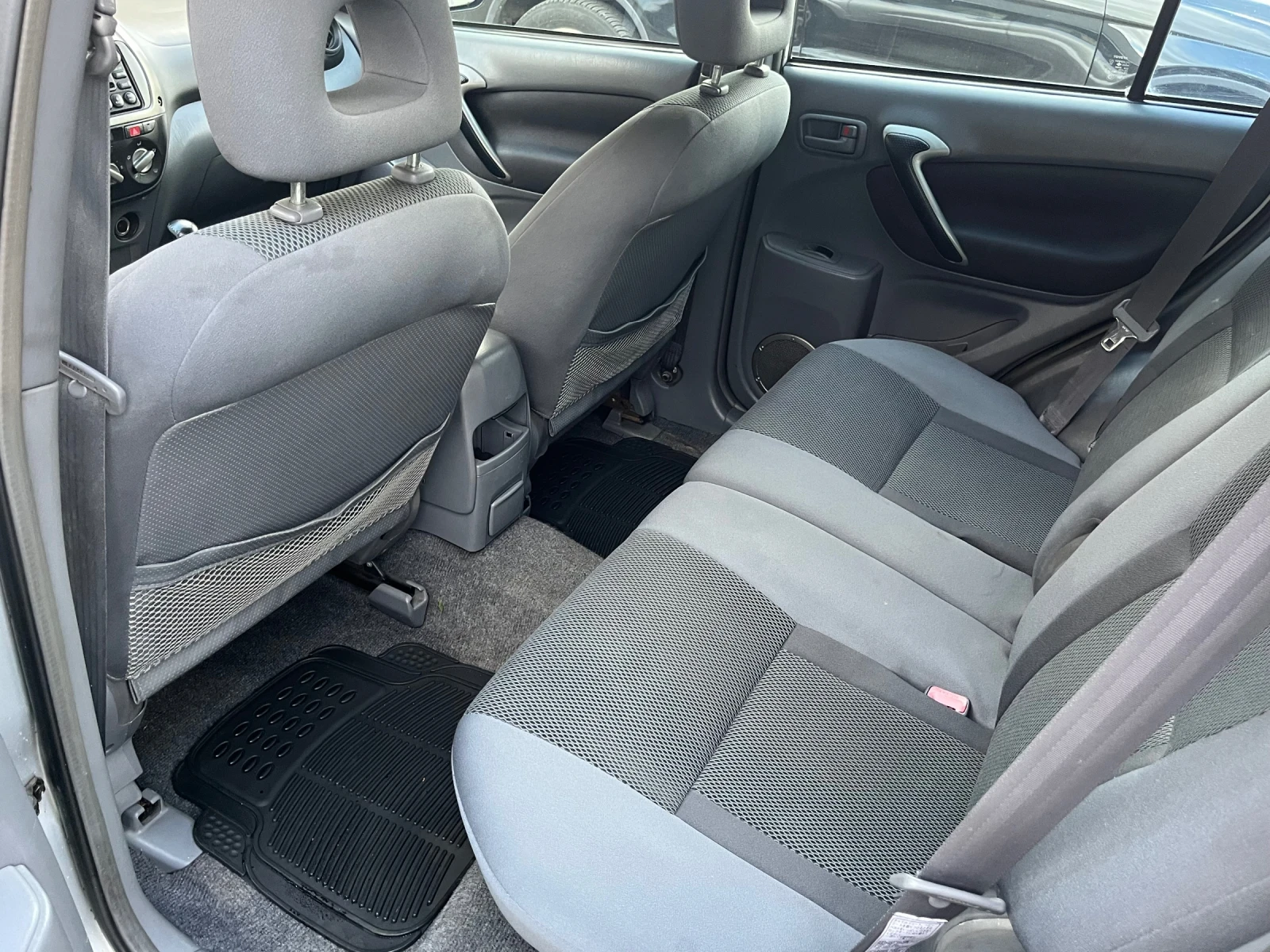 Toyota Rav4 D4D, снимка 11 - Автомобили и джипове - 54577047