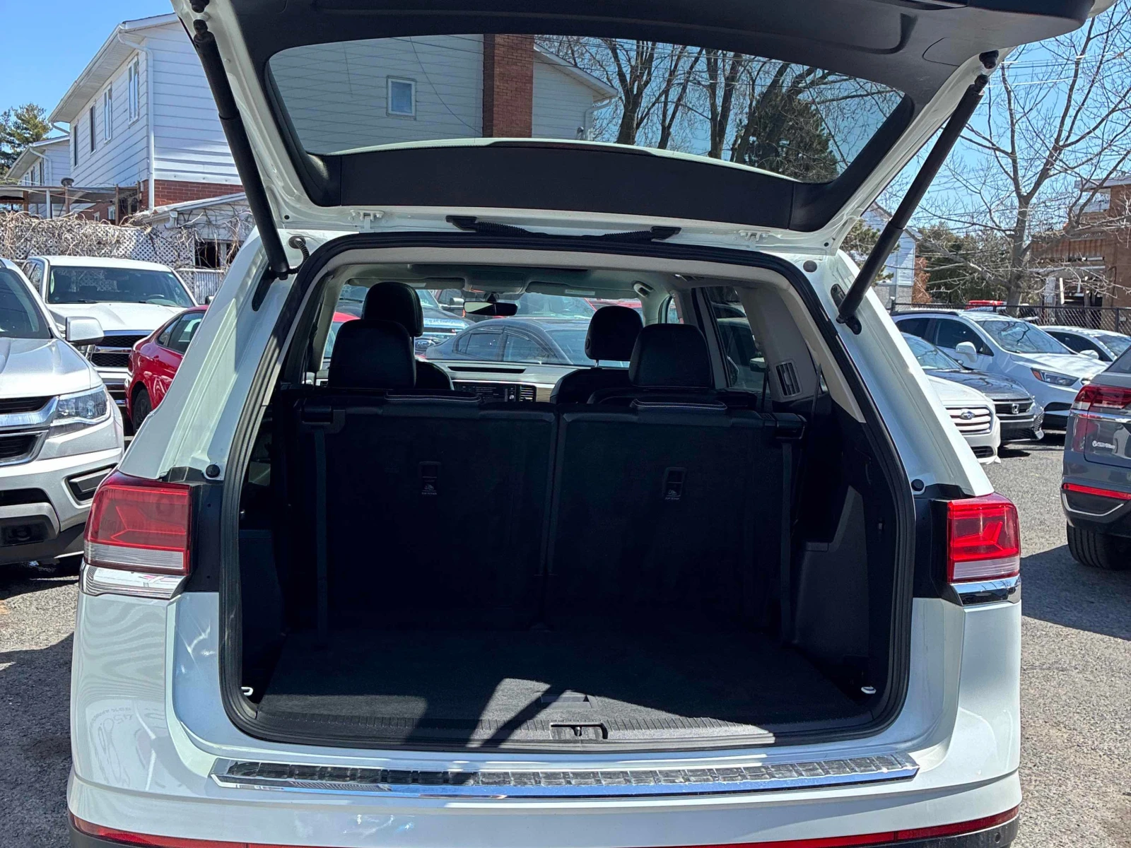VW Atlas Highline / Обдухване / Carfax / LED / , снимка 14 - Автомобили и джипове - 55980586