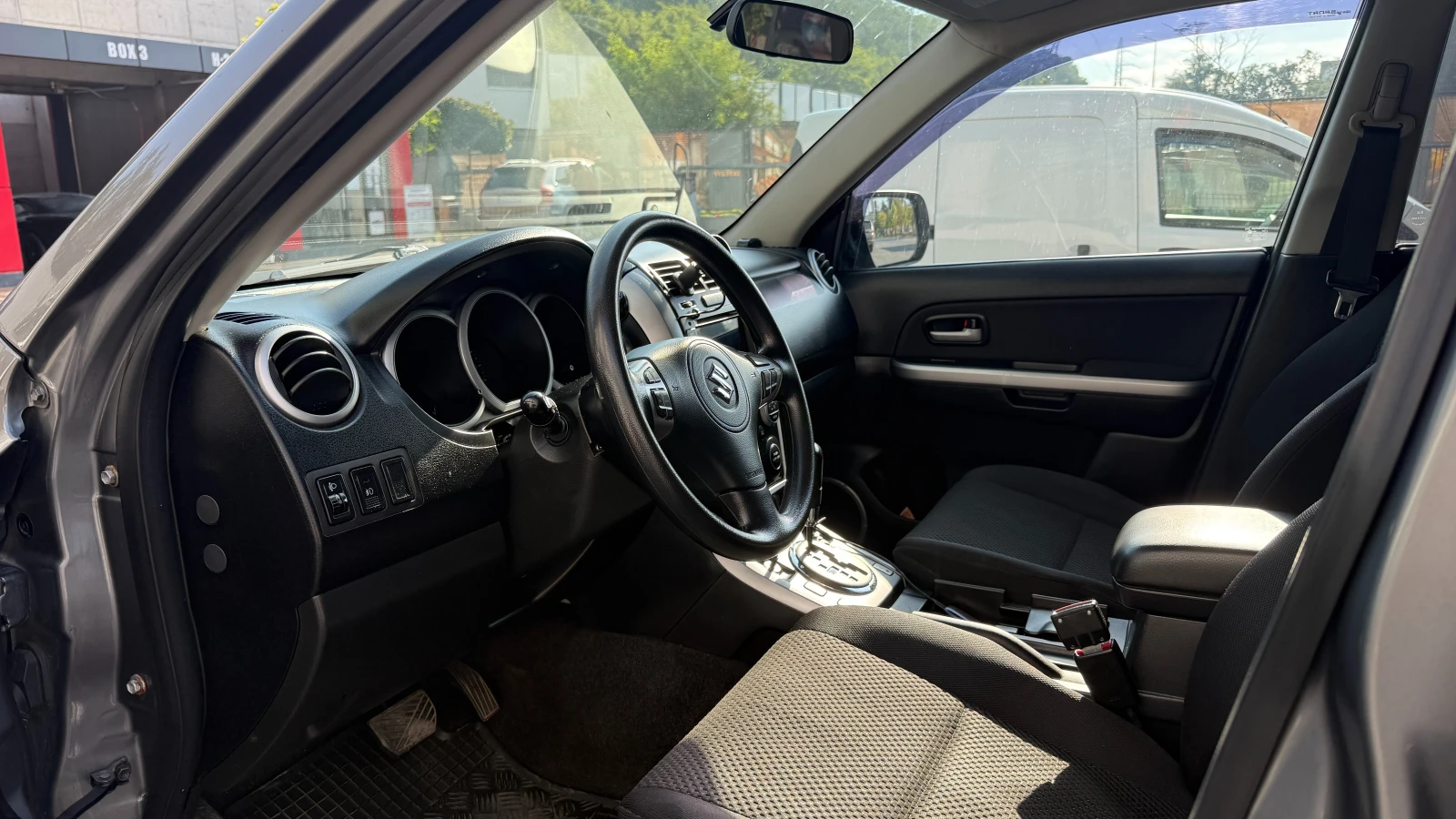 Suzuki Grand vitara 2.4, снимка 8 - Автомобили и джипове - 56047793