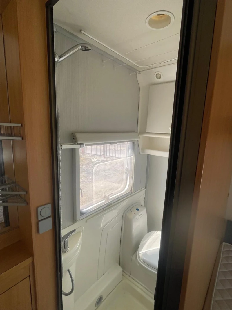 Каравана Knaus 500 wind, снимка 8 - Каравани и кемпери - 52751841