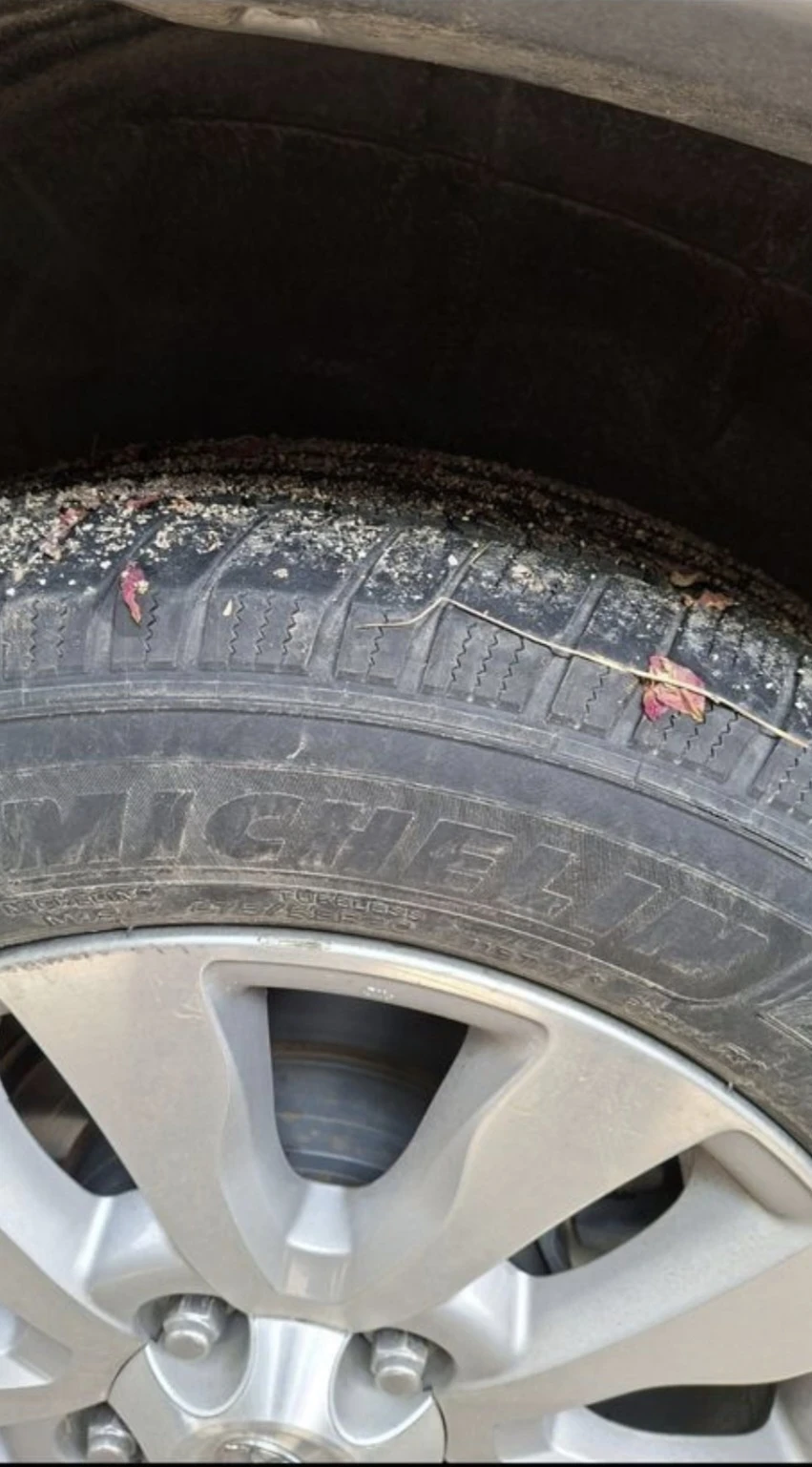 Гуми Всесезонни 275/55R20, снимка 2 - Гуми и джанти - 55015731