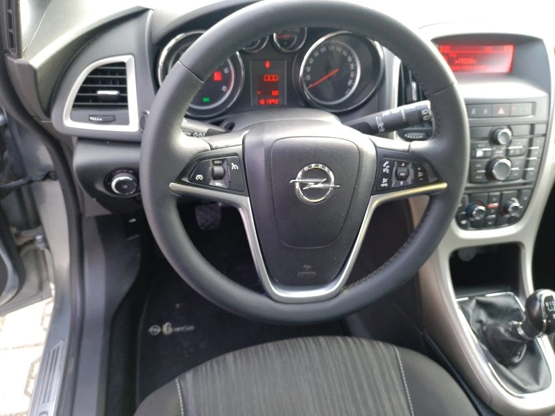 Opel Astra 1.7 CDTi, снимка 10 - Автомобили и джипове - 39119025