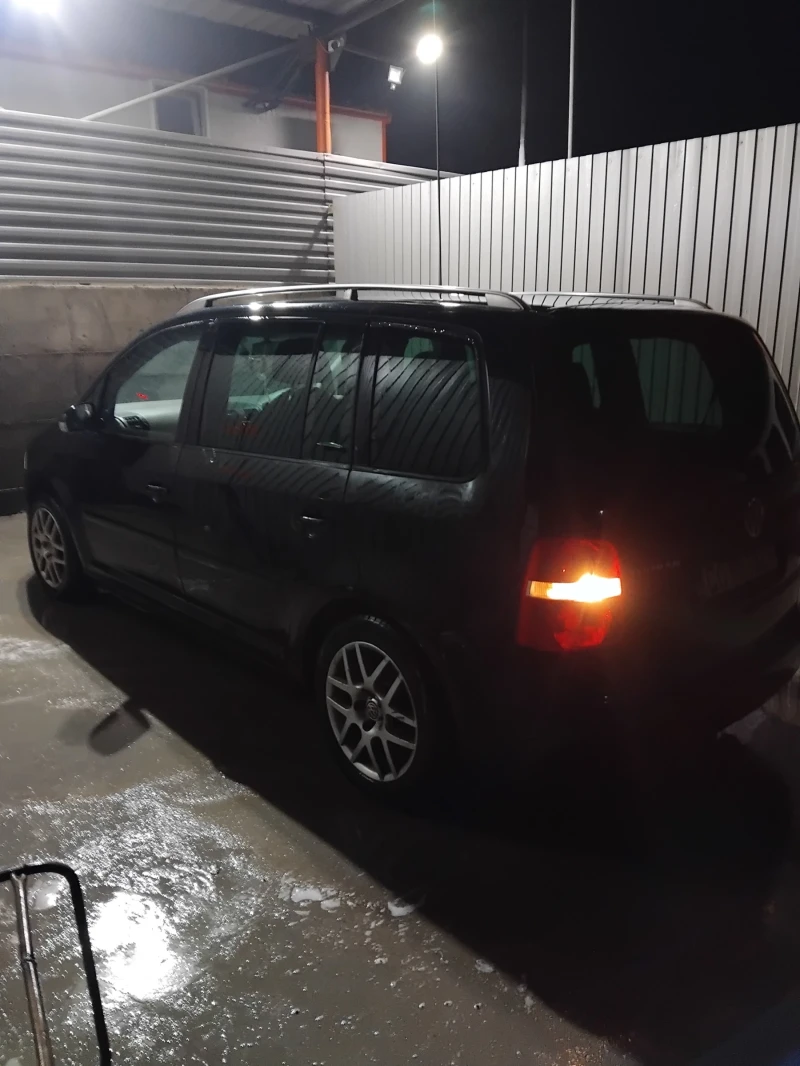 VW Touran  6+ 1, снимка 11 - Автомобили и джипове - 48773749