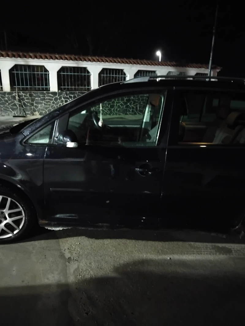 VW Touran  6+ 1, снимка 10 - Автомобили и джипове - 48773749