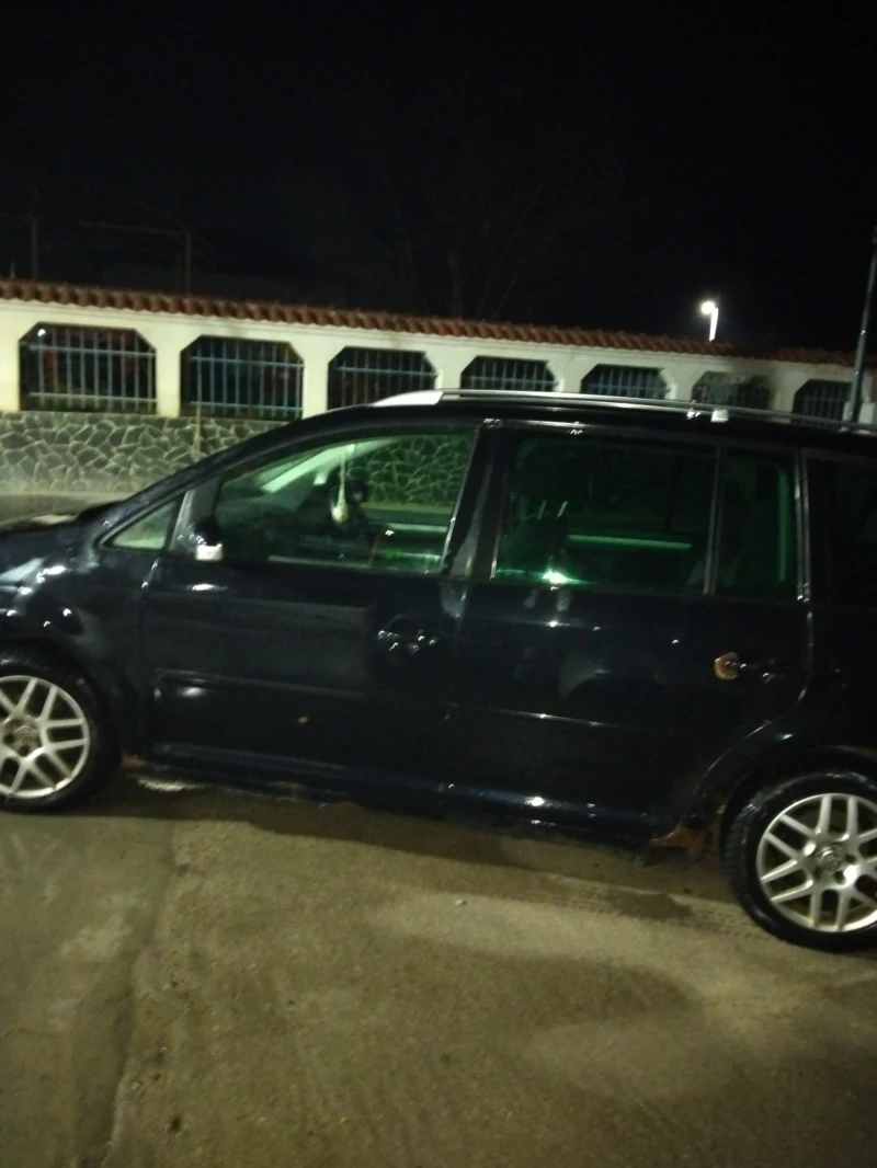 VW Touran  6+ 1, снимка 9 - Автомобили и джипове - 48773749