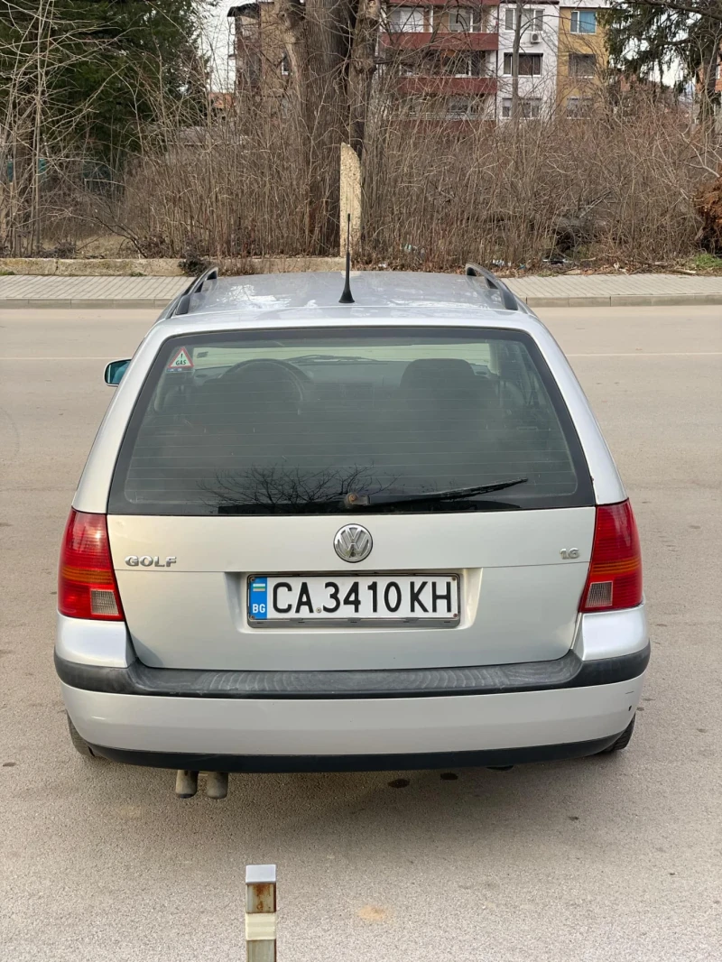 VW Golf 1.6i, снимка 7 - Автомобили и джипове - 48896634