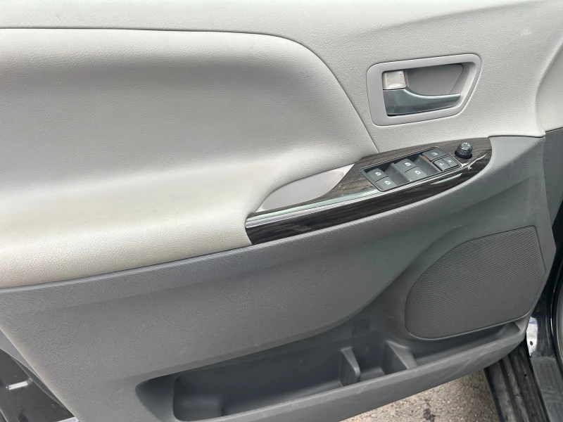 Toyota Sienna 3.5I XLE 4X4, снимка 13 - Автомобили и джипове - 52419322