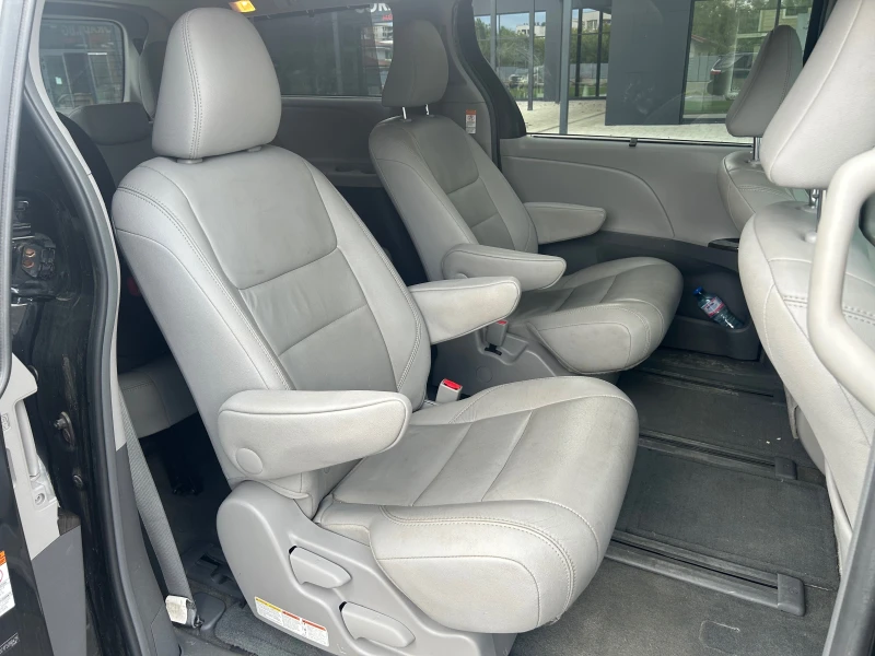 Toyota Sienna 3.5I XLE 4X4, снимка 10 - Автомобили и джипове - 52419322