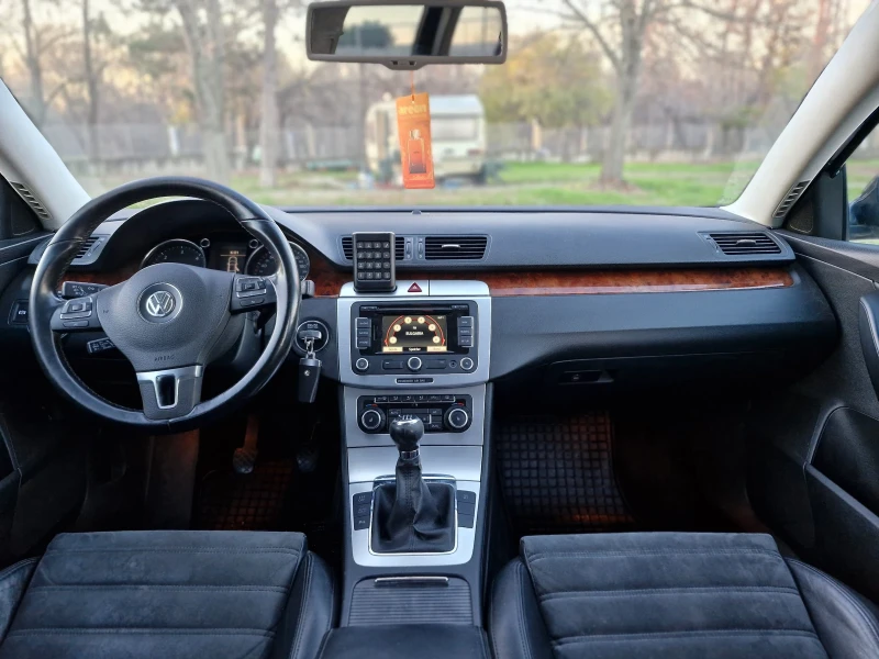 VW Passat 2.0 tdi HI-LINE 140 ph, снимка 14 - Автомобили и джипове - 52795763