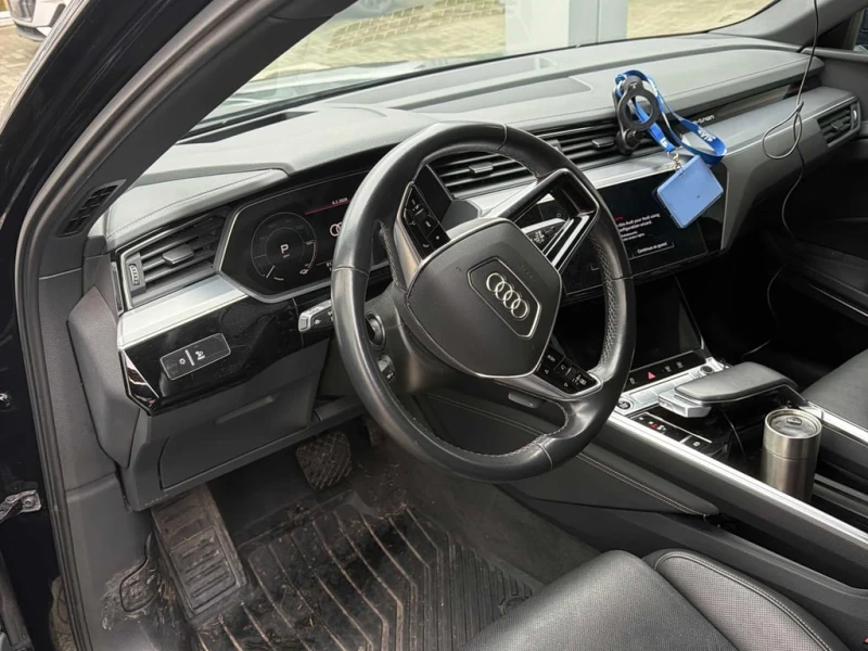Audi E-Tron quattro * CARFAX * 360 КАМЕРИ* ОБДУХВАНЕ, снимка 7 - Автомобили и джипове - 53387876