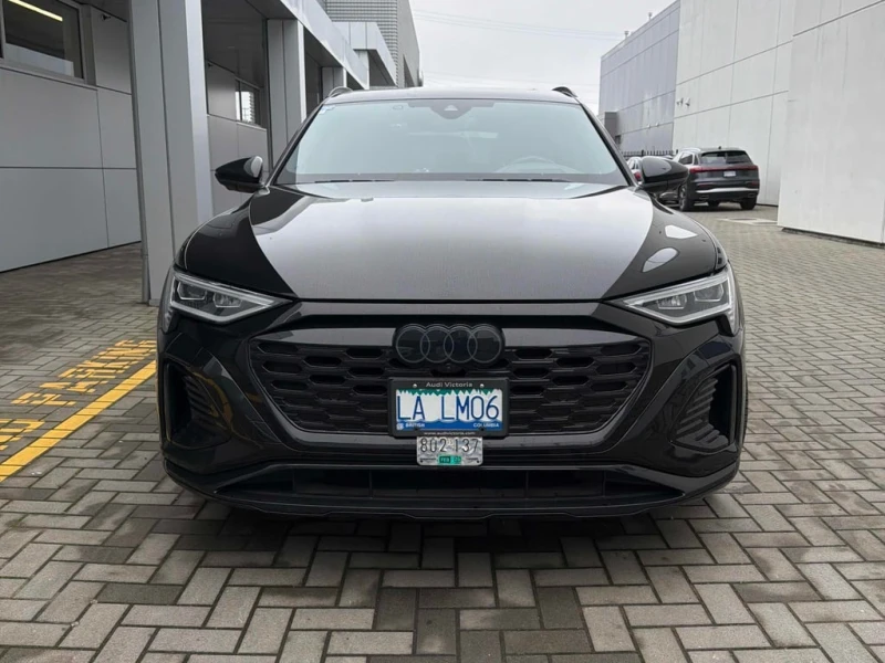 Audi E-Tron quattro * CARFAX * 360 КАМЕРИ* ОБДУХВАНЕ, снимка 2 - Автомобили и джипове - 53387876