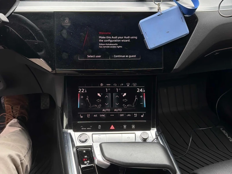 Audi E-Tron quattro * CARFAX * 360 КАМЕРИ* ОБДУХВАНЕ, снимка 9 - Автомобили и джипове - 53387876