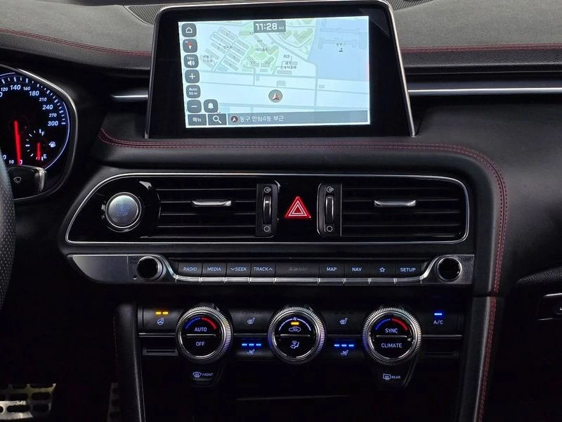 Genesis G70 2.0 Automatic, снимка 14 - Автомобили и джипове - 55598176