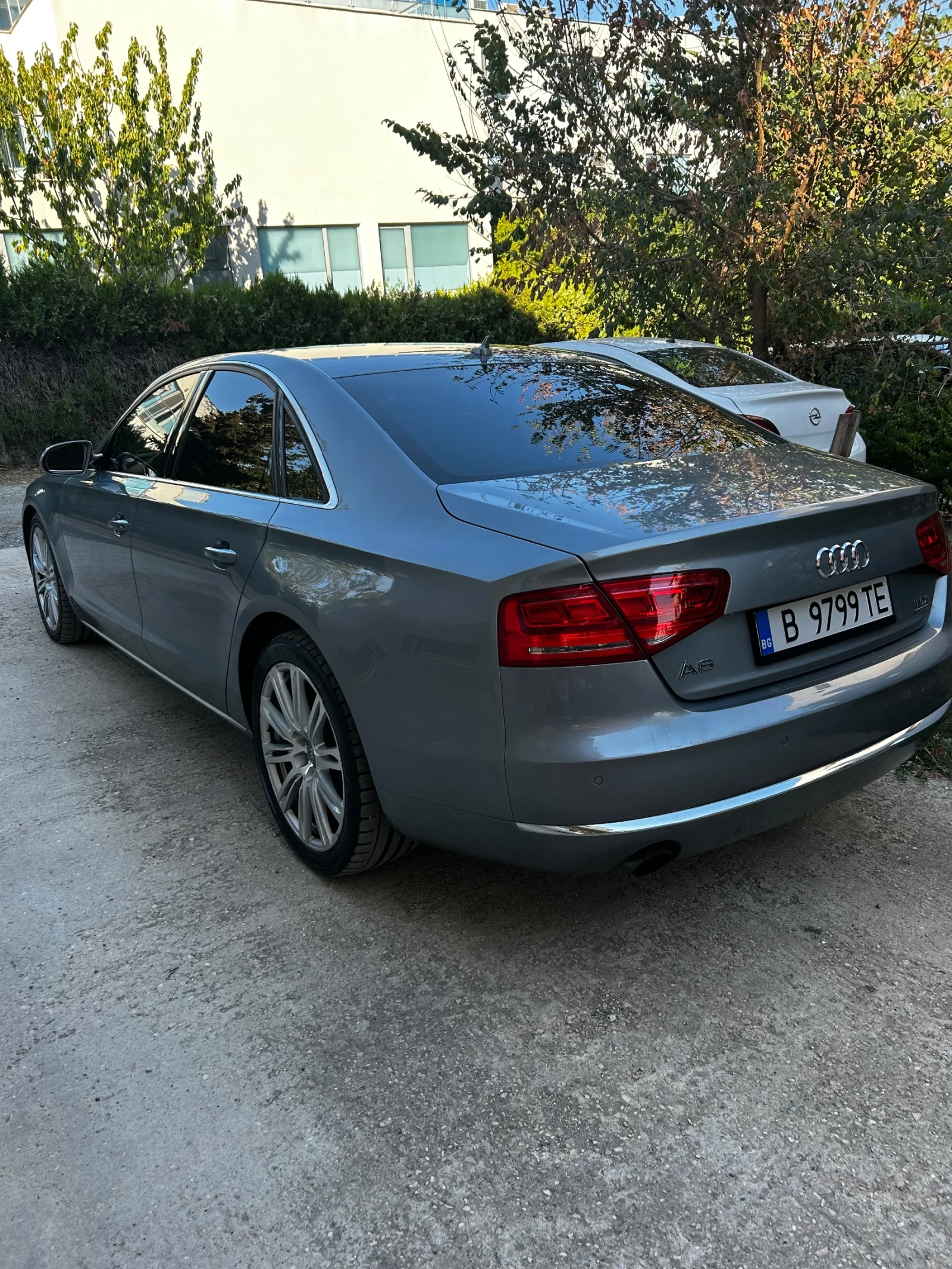 Audi A8 4.2 TDI - изображение 3