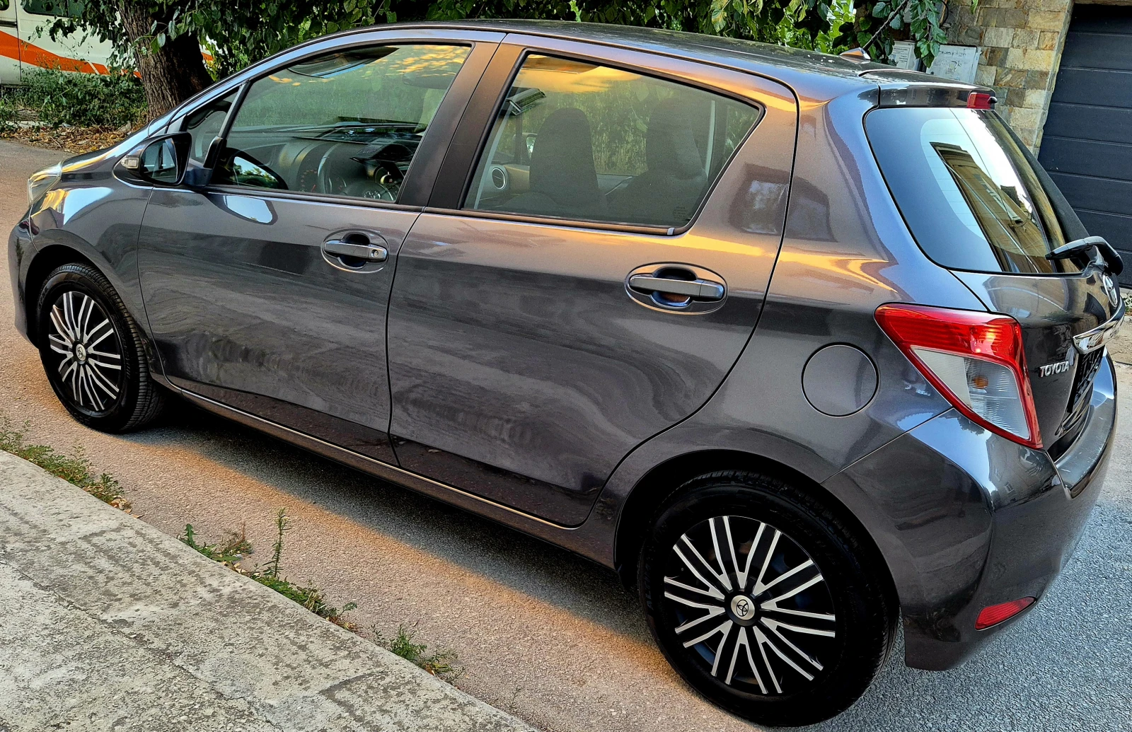 Toyota Yaris 1.33ivvt-6speed-верига-нави- japan - изображение 3