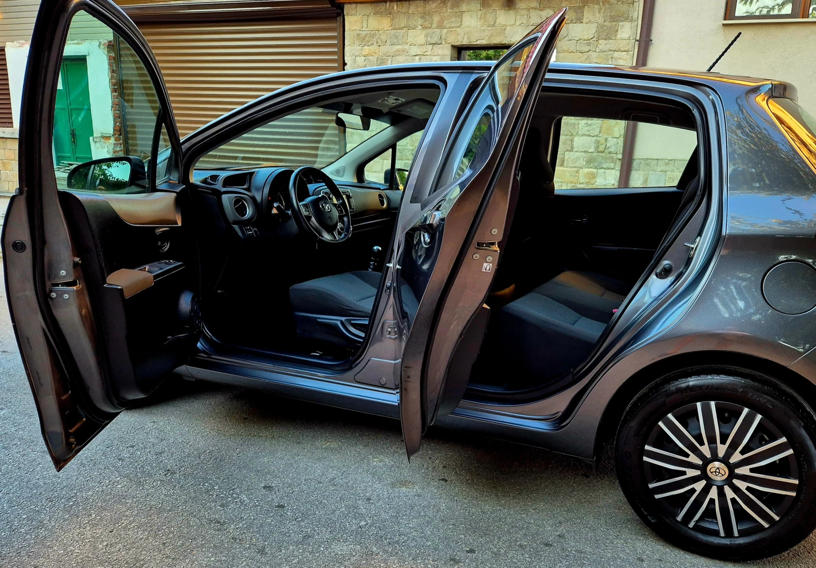 Toyota Yaris 1.33ivvt-6speed-верига-нави- japan - изображение 10