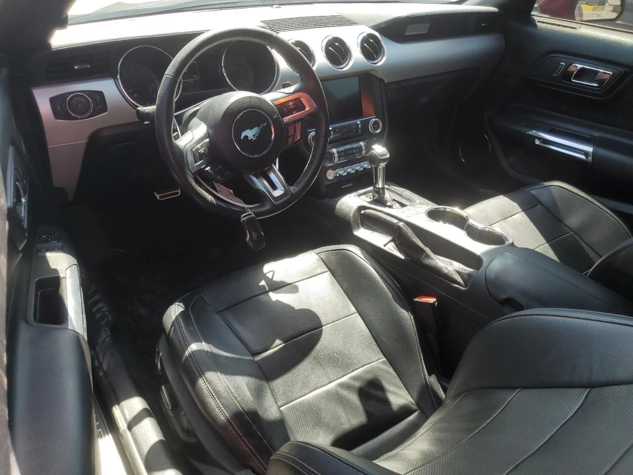 Ford Mustang GT 5.0 Обдух* Голямата Навигация* Кожа* Ambient*  - изображение 8