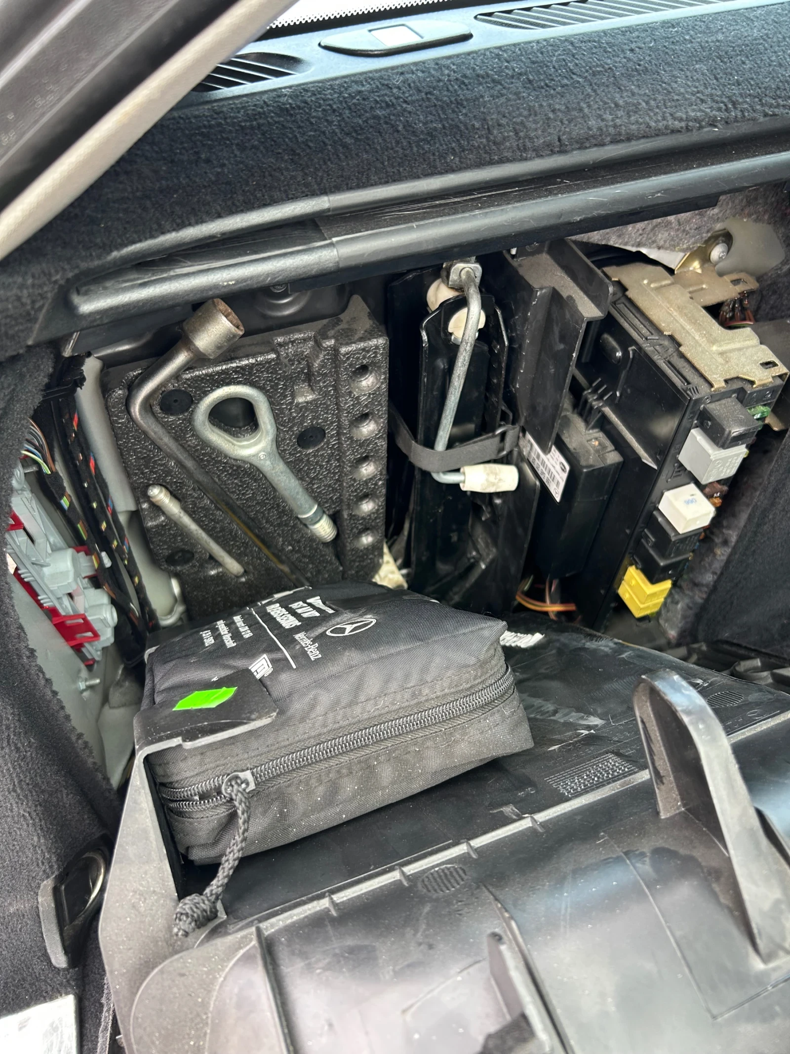 Mercedes-Benz C 320 Avantgarde 7G Full , снимка 13 - Автомобили и джипове - 53850866