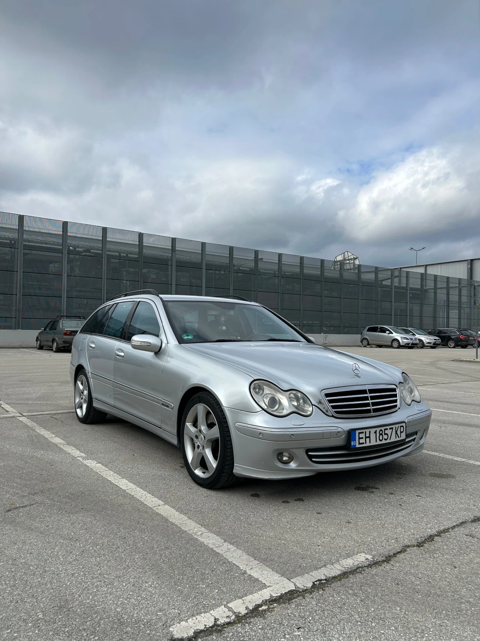 Mercedes-Benz C 320 Avantgarde 7G Full , снимка 6 - Автомобили и джипове - 53850866