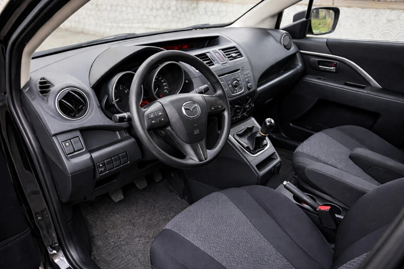 Mazda 5 1.8i 7места facelift, снимка 6 - Автомобили и джипове - 54176089