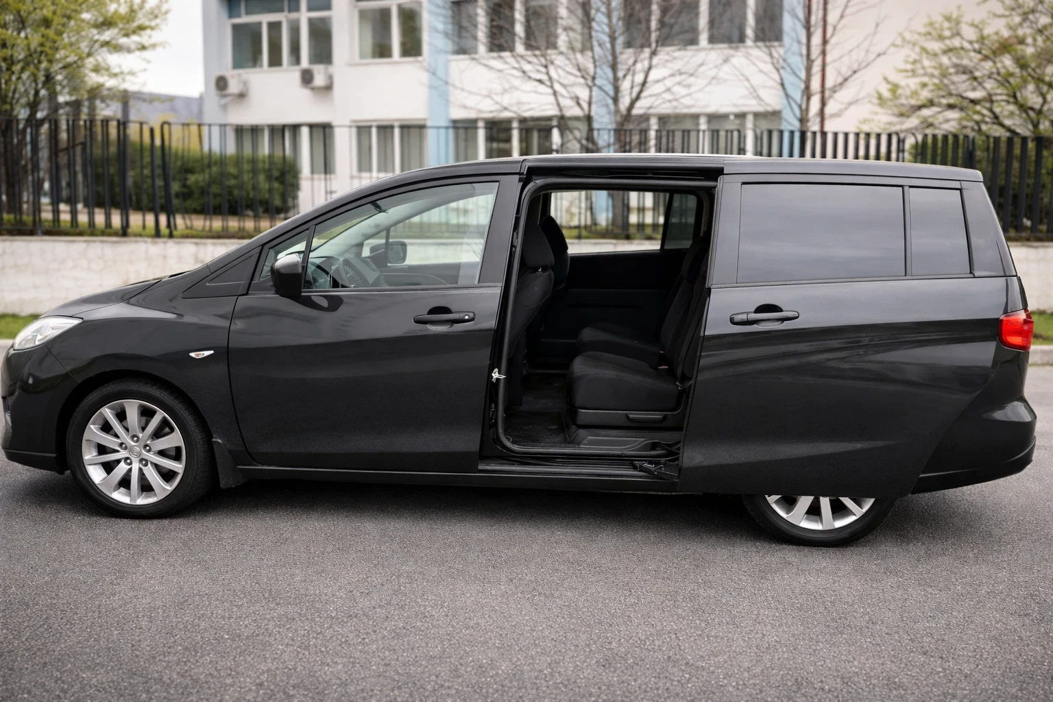 Mazda 5 1.8i 7места facelift, снимка 4 - Автомобили и джипове - 54176089