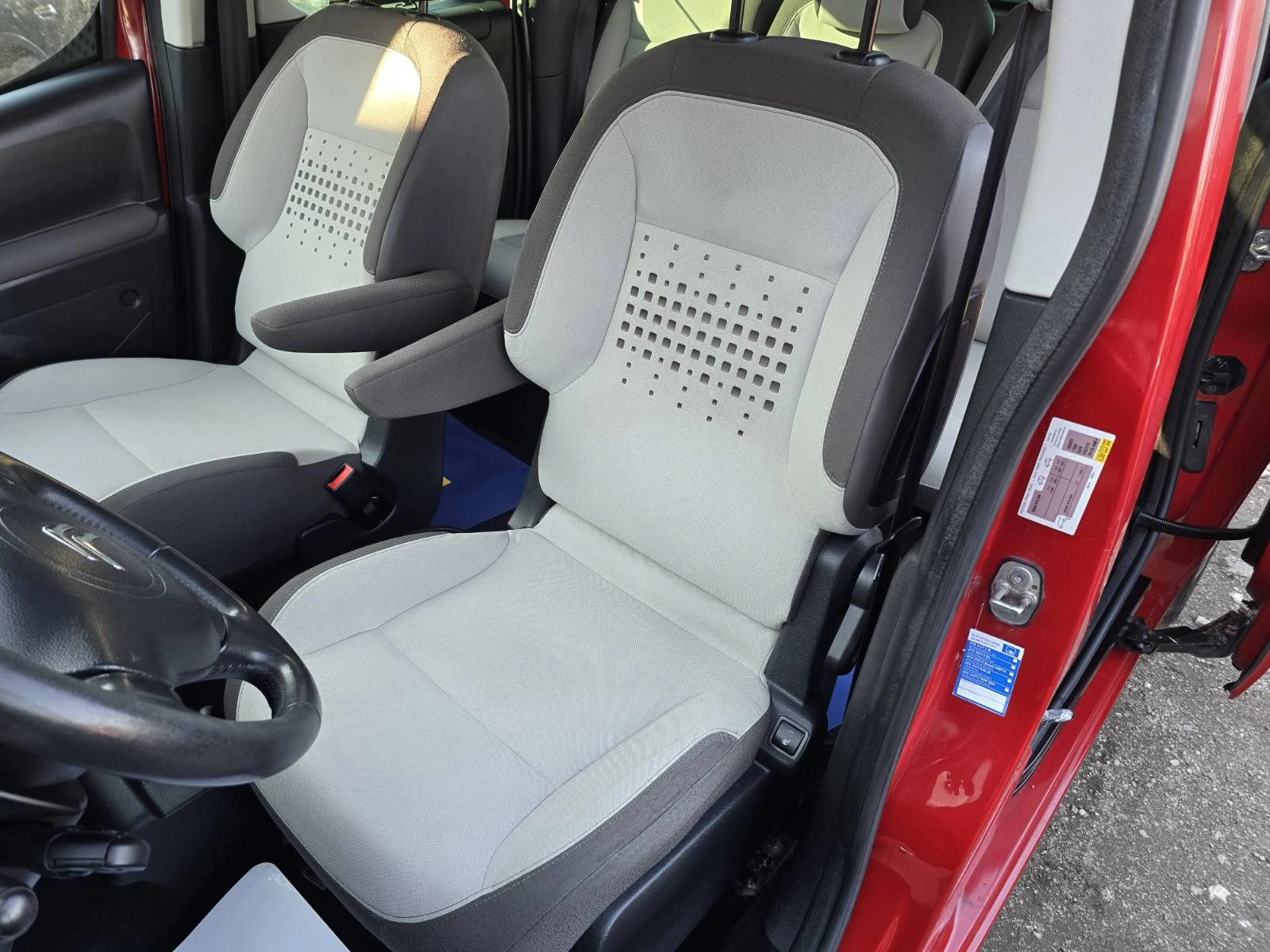 Citroen Berlingo ТОП/1.6HDI/Automatik/Multispacе, снимка 10 - Автомобили и джипове - 54818358