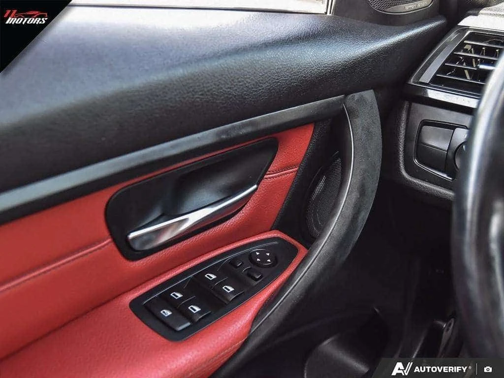 BMW 335 * 4dr Sdn 335i xDrive M SPORT| LOADED | RED INTERI, снимка 13 - Автомобили и джипове - 54904459