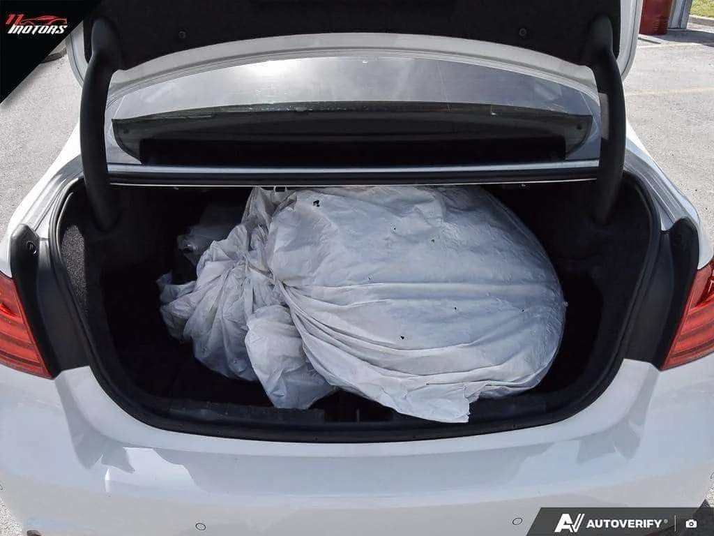 BMW 335 * 4dr Sdn 335i xDrive M SPORT| LOADED | RED INTERI, снимка 15 - Автомобили и джипове - 54904459
