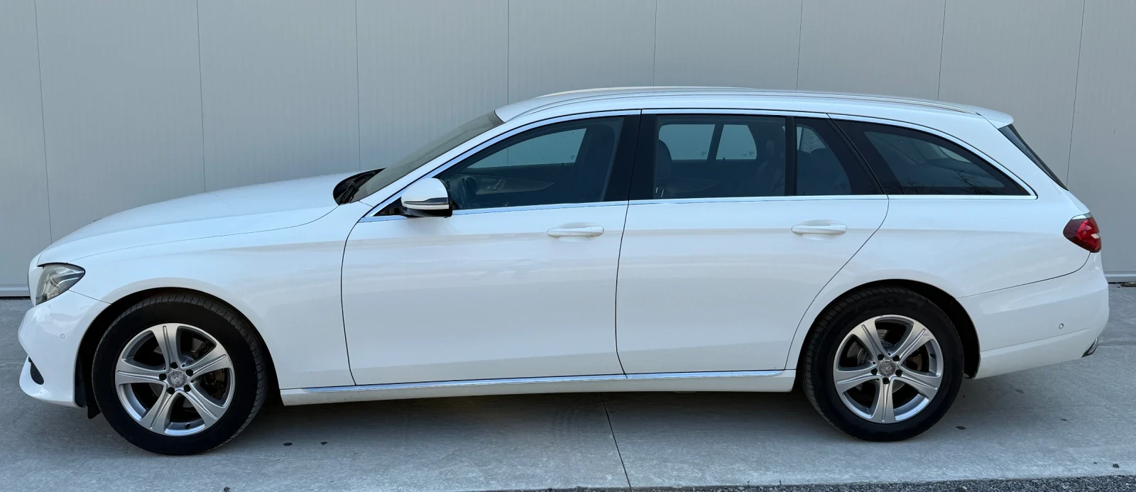 Mercedes-Benz E 220 * ПОДГРЕВ* КАМЕРА* MULTIBEAM* ТОП СЪСТОЯНИЕ* , снимка 4 - Автомобили и джипове - 55021602