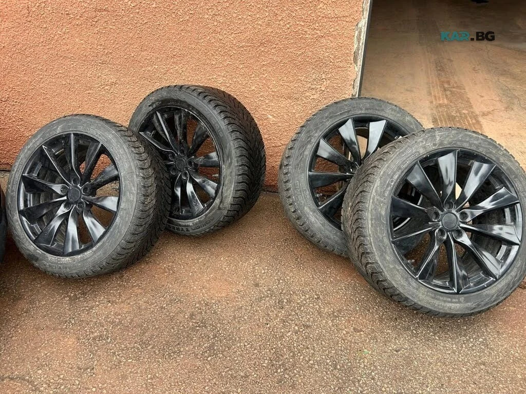 Tesla Model Y Standard Range* ДВА КОМПЛЕКТА ДЖАНТИ* , снимка 16 - Автомобили и джипове - 56017285