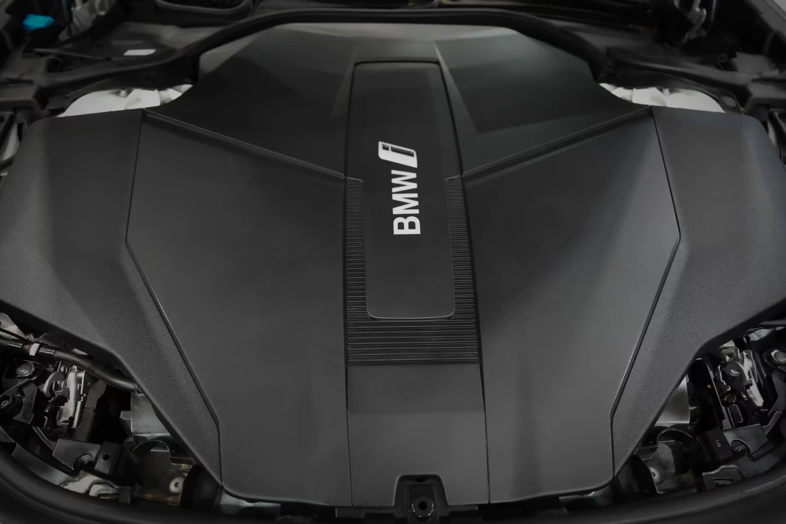 BMW i7 60/544HP/xDRIVE/B&W/PURE-DESIGN/360/PANO/897z, снимка 16 - Автомобили и джипове - 56193305