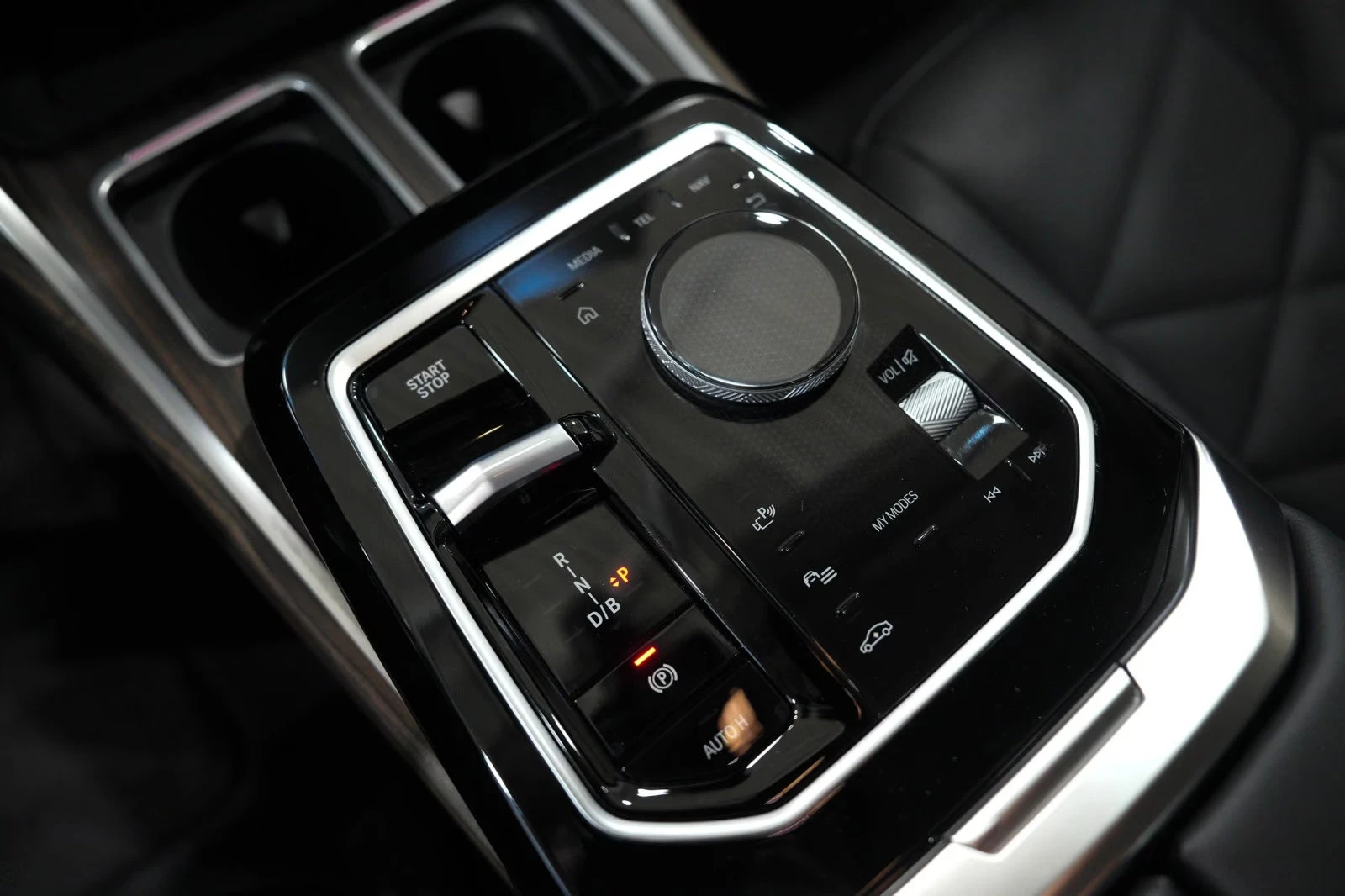 BMW i7 60/544HP/xDRIVE/B&W/PURE-DESIGN/360/PANO/897z, снимка 15 - Автомобили и джипове - 56193305