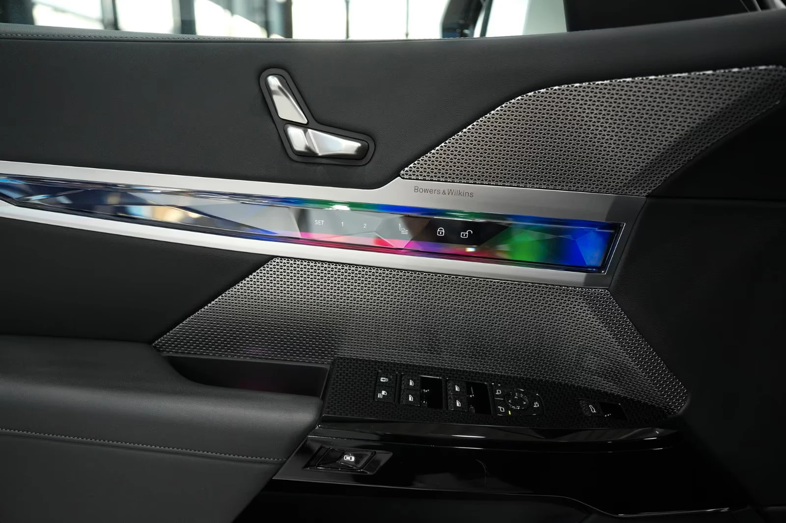 BMW i7 60/544HP/xDRIVE/B&W/PURE-DESIGN/360/PANO/897z, снимка 13 - Автомобили и джипове - 56193305