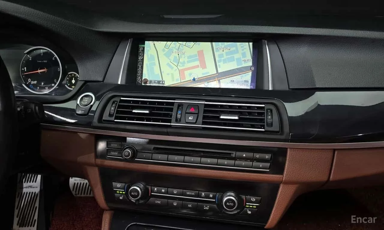 BMW 530 * 530d xDrive M Aero Dynamic * ЦЕНА ДО БГ, снимка 13 - Автомобили и джипове - 56258957