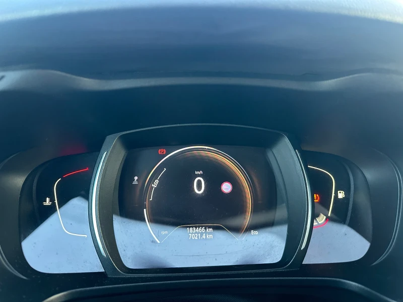 Renault Kadjar 1.6, снимка 10 - Автомобили и джипове - 52873571