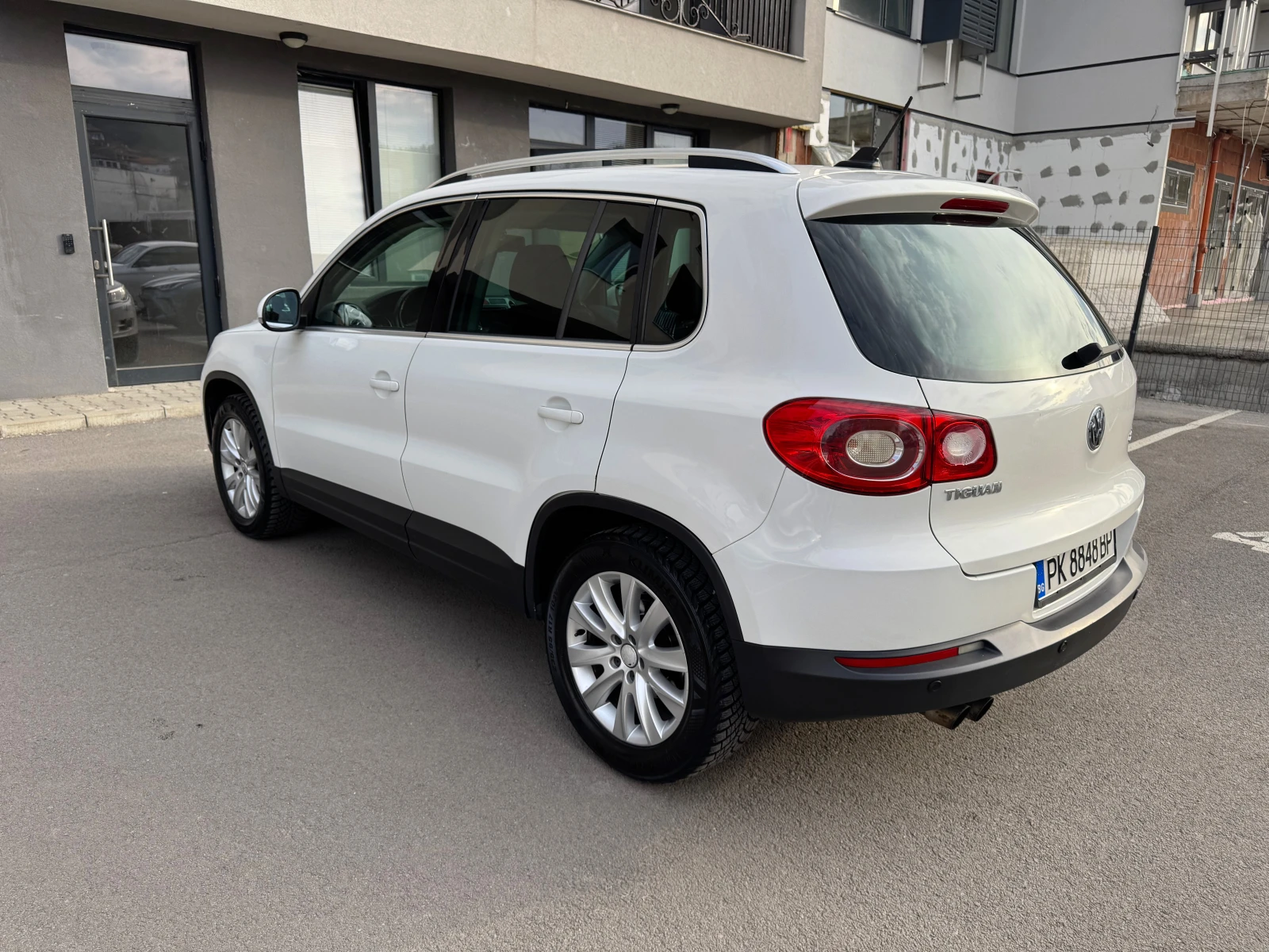VW Tiguan 2.0 TDI 4x4, снимка 4 - Автомобили и джипове - 54565253