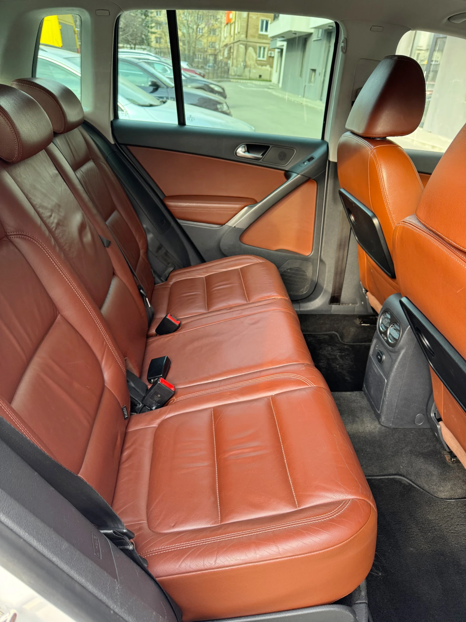 VW Tiguan 2.0 TDI 4x4, снимка 7 - Автомобили и джипове - 54565253