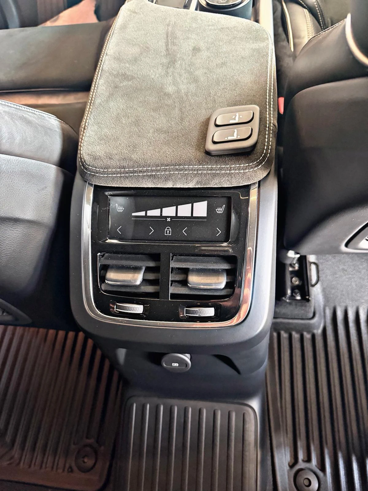 Volvo Xc90 PHEV* eAWD* 360* R-Design, снимка 17 - Автомобили и джипове - 54650756