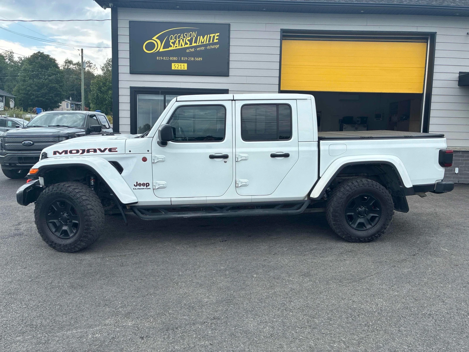 Jeep Gladiator  Mojave / CARFAX / АВТОКРЕДИТ , снимка 13 - Автомобили и джипове - 55842291
