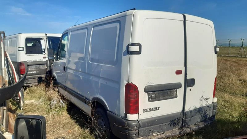 Renault Master 2.2dci/на части, снимка 2 - Бусове и автобуси - 48548200