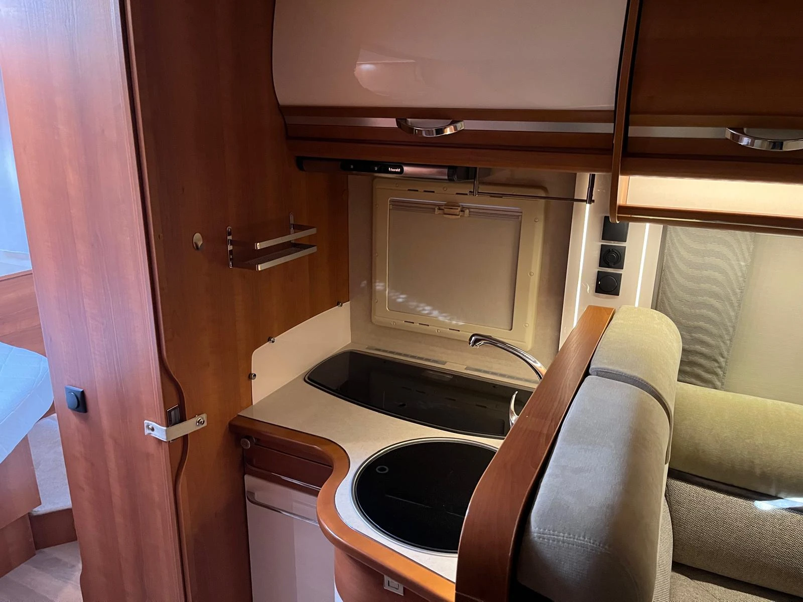 Кемпер Fiat RAPIDO-2.3JTD-6ск., снимка 7 - Каравани и кемпери - 54194544