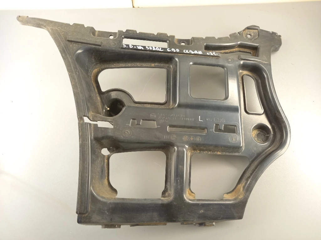 Водач задна броня ляв Бмв Е90 320д седан (2)